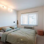 Luxurious Next To The Sea And Centre With Free Parking Space 度假居 *