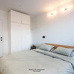 Luxurious Next To The Sea And Centre With Free Parking Space 度假居 *