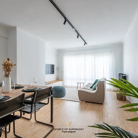 Luxurious Next To The Sea And Centre With Free Parking Space דירה