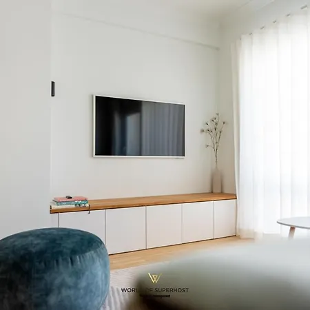 Luxurious Next To The Sea And Centre With Free Parking Space דירה